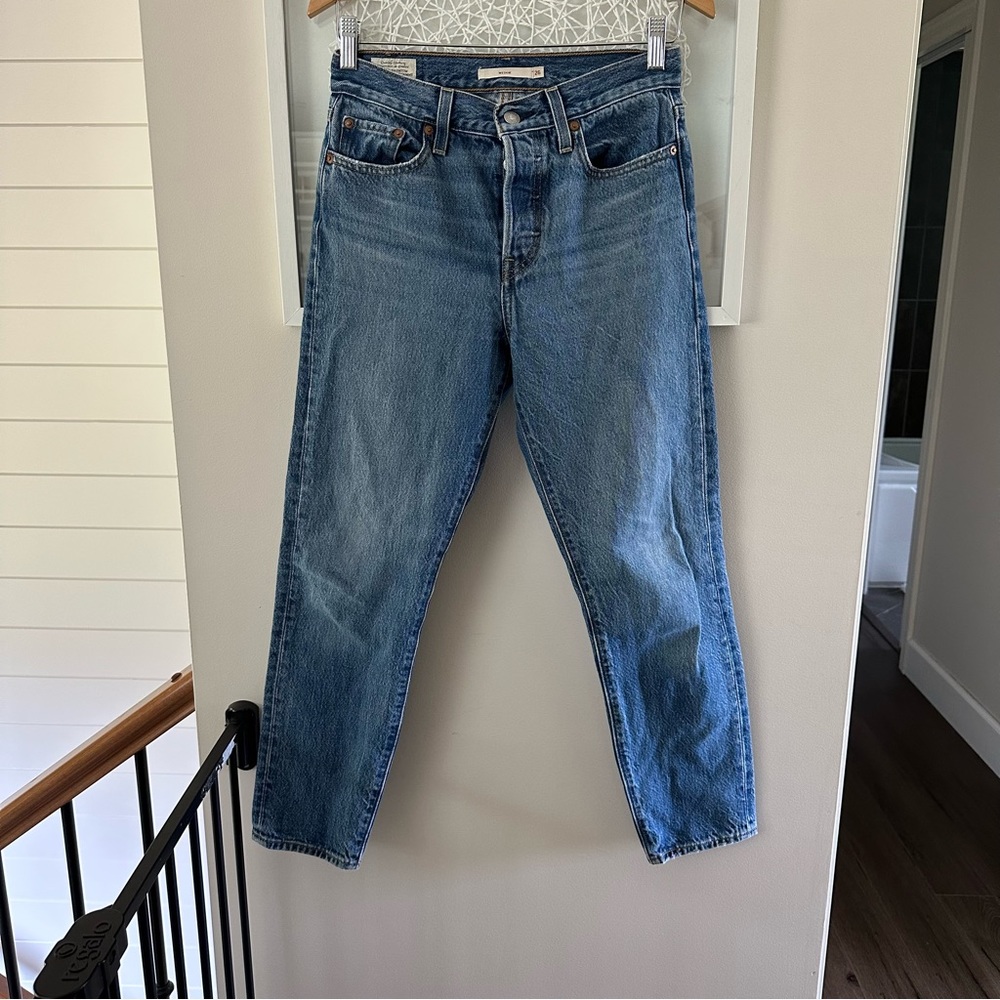 LEVI’S wedgie jeans in size 26